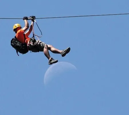 Cera דירה אומיס