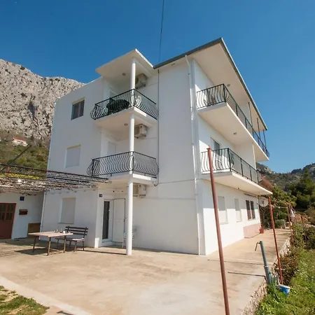 Cera Apartment